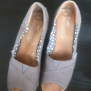 Like new! Toms wedges...